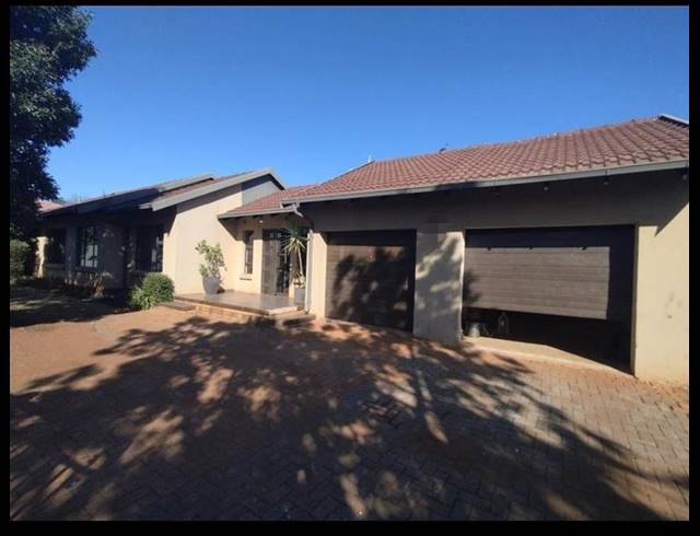 4 BEDROOM HOUSE FOR SALE IN DAWN PARK EXT